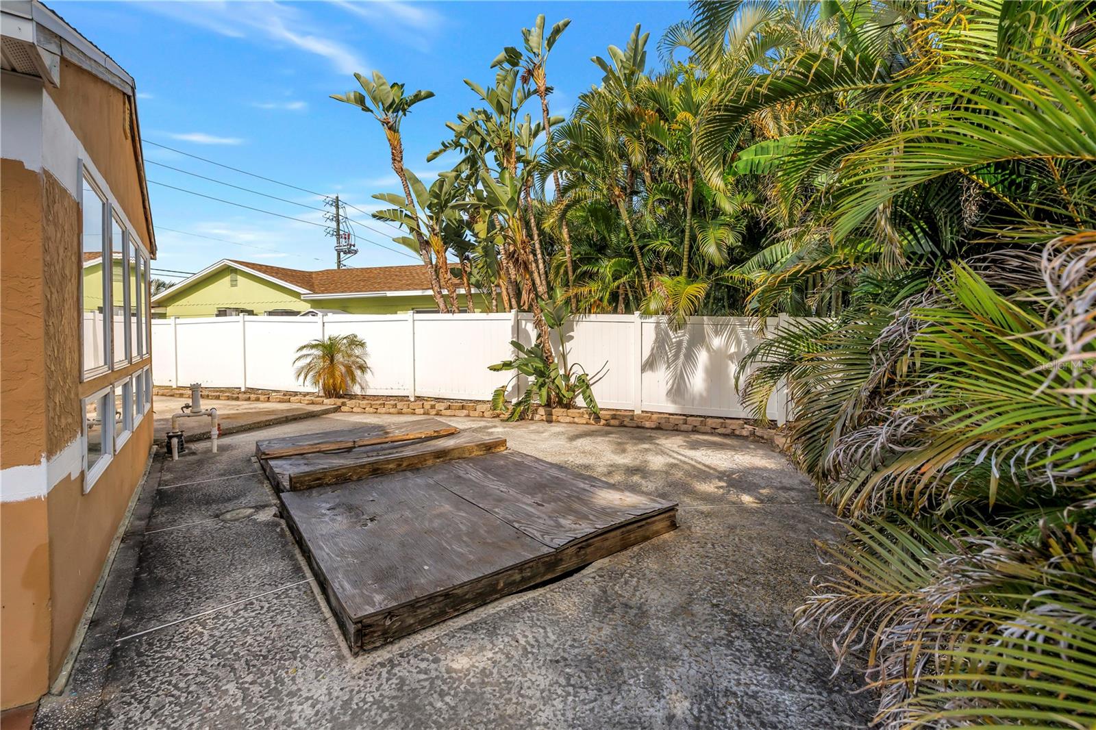 7901 Causeway Blvd S Property Photo 12