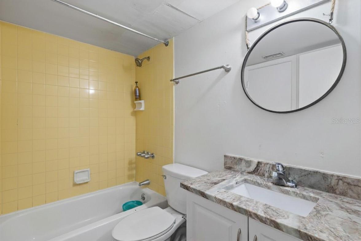 3840 N Lake Dr #125 Property Photo 9