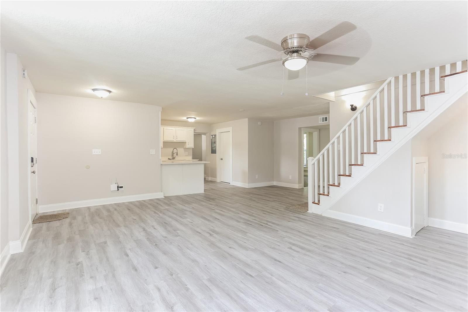 4571 Park St Property Photo 9
