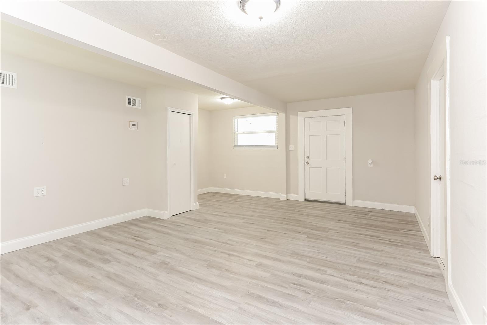 4571 Park St Property Photo 13