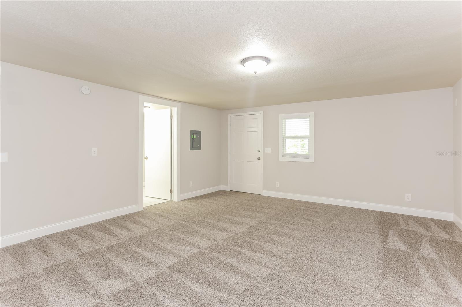 4571 Park St Property Photo 15