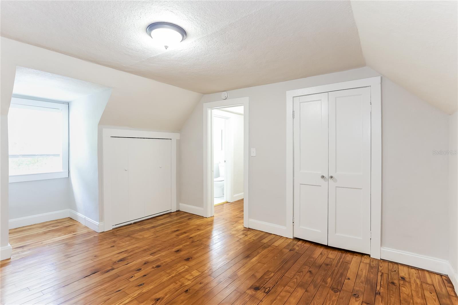 4571 Park St Property Photo 17