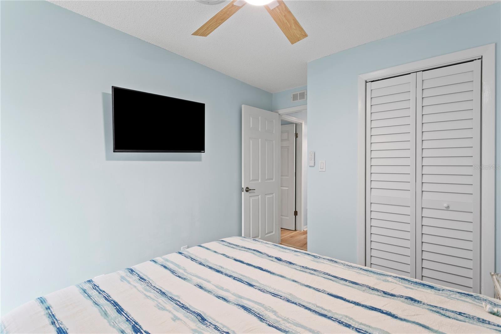 501 E Bay Dr #104 Property Photo 24