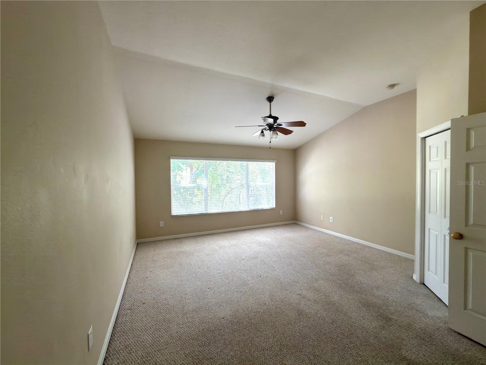 2437 Earlswood Ct Property Photo 5
