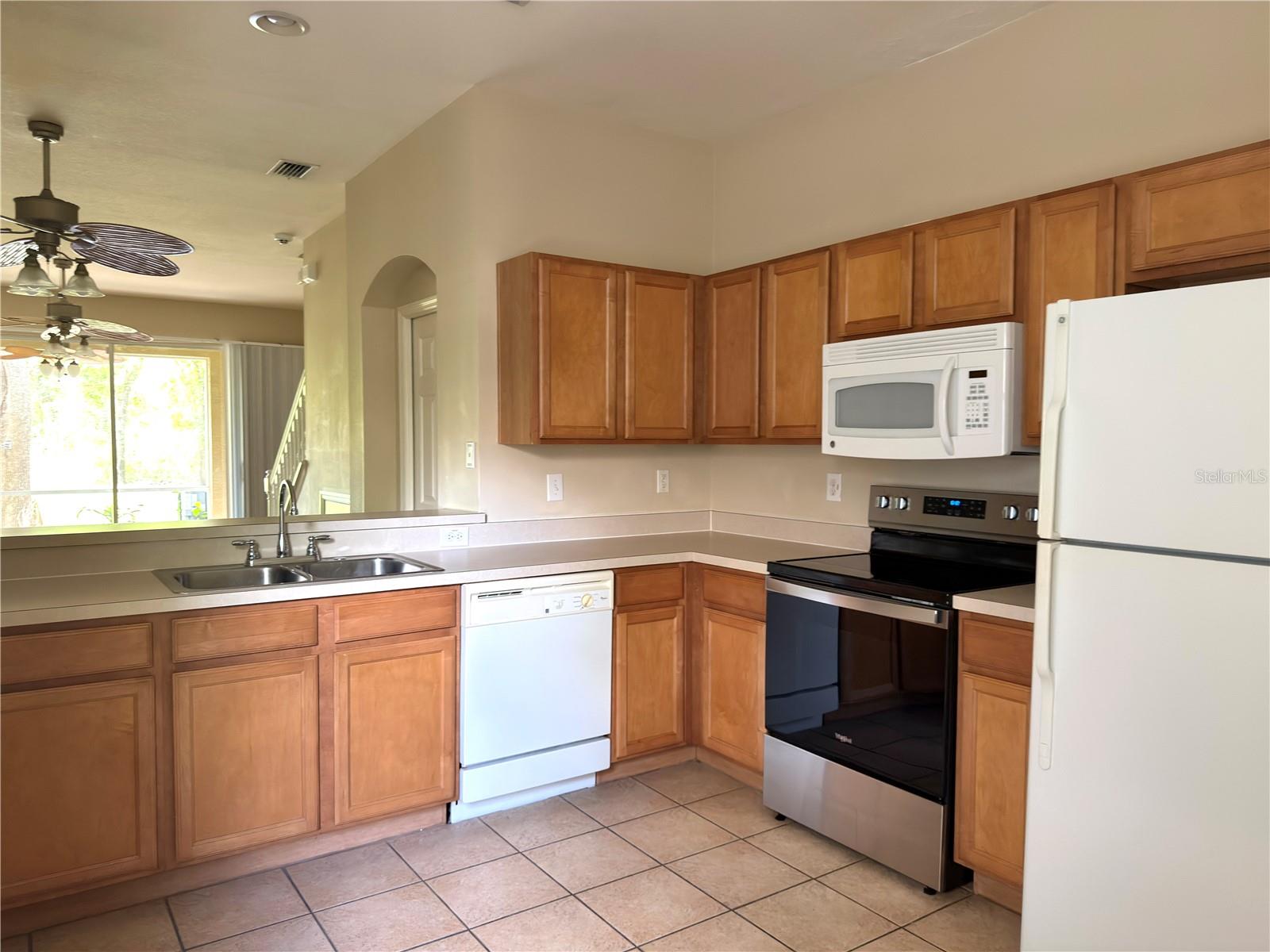 2437 Earlswood Ct Property Photo 6