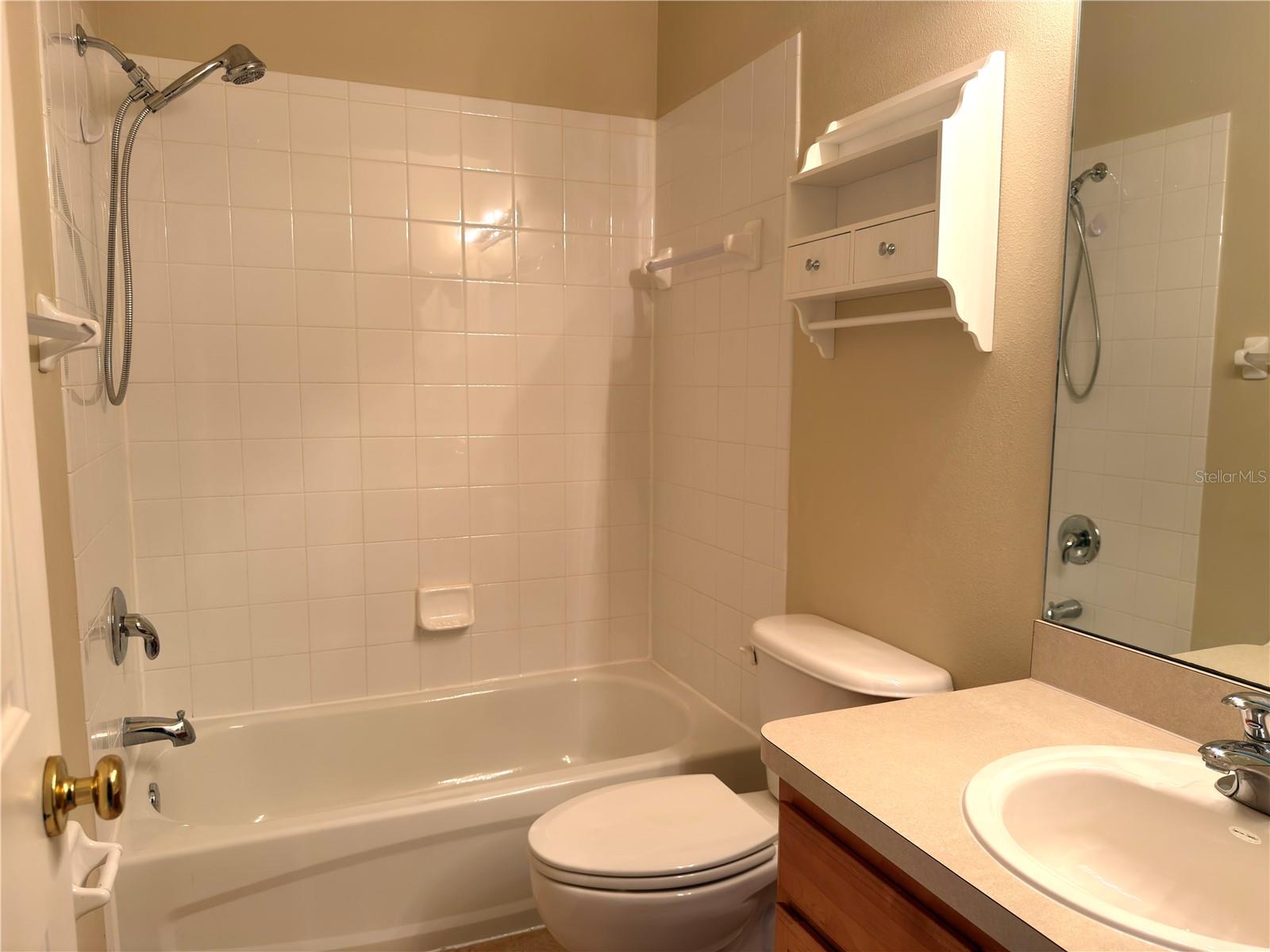 2437 Earlswood Ct Property Photo 8