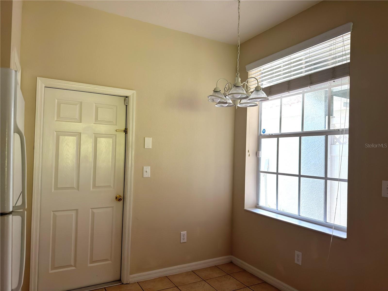 2437 Earlswood Ct Property Photo 15