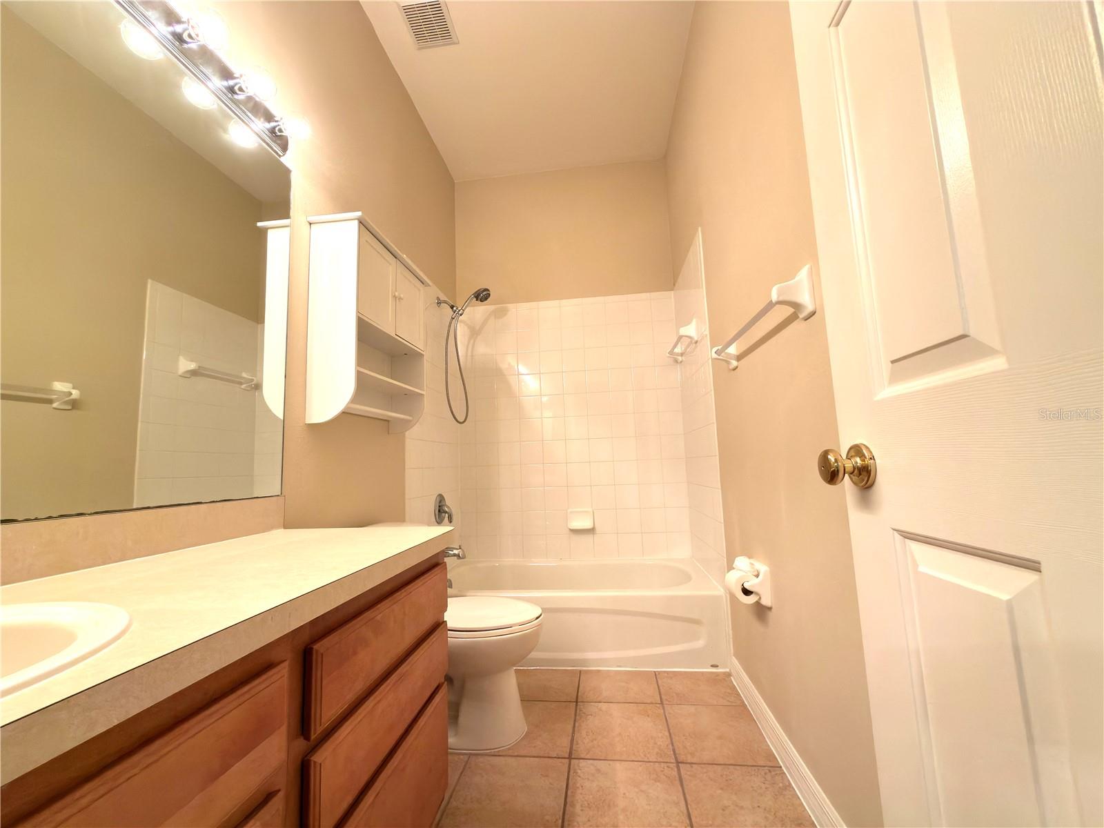 2437 Earlswood Ct Property Photo 17