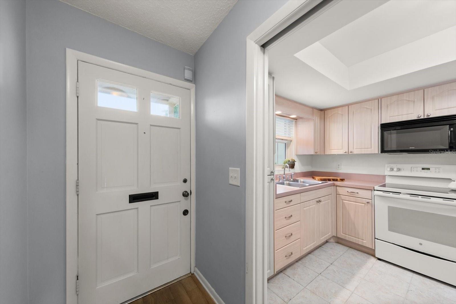 1668 S Lake Ave #2 Property Photo 3