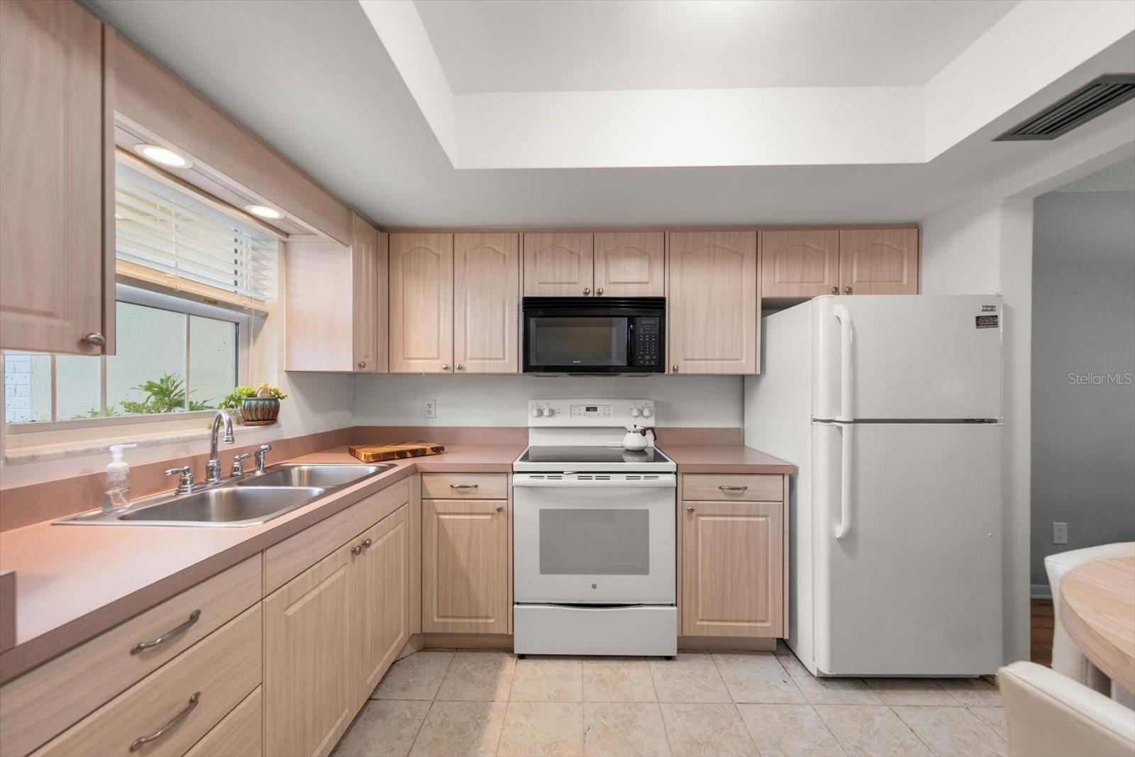 1668 S Lake Ave #2 Property Photo 4
