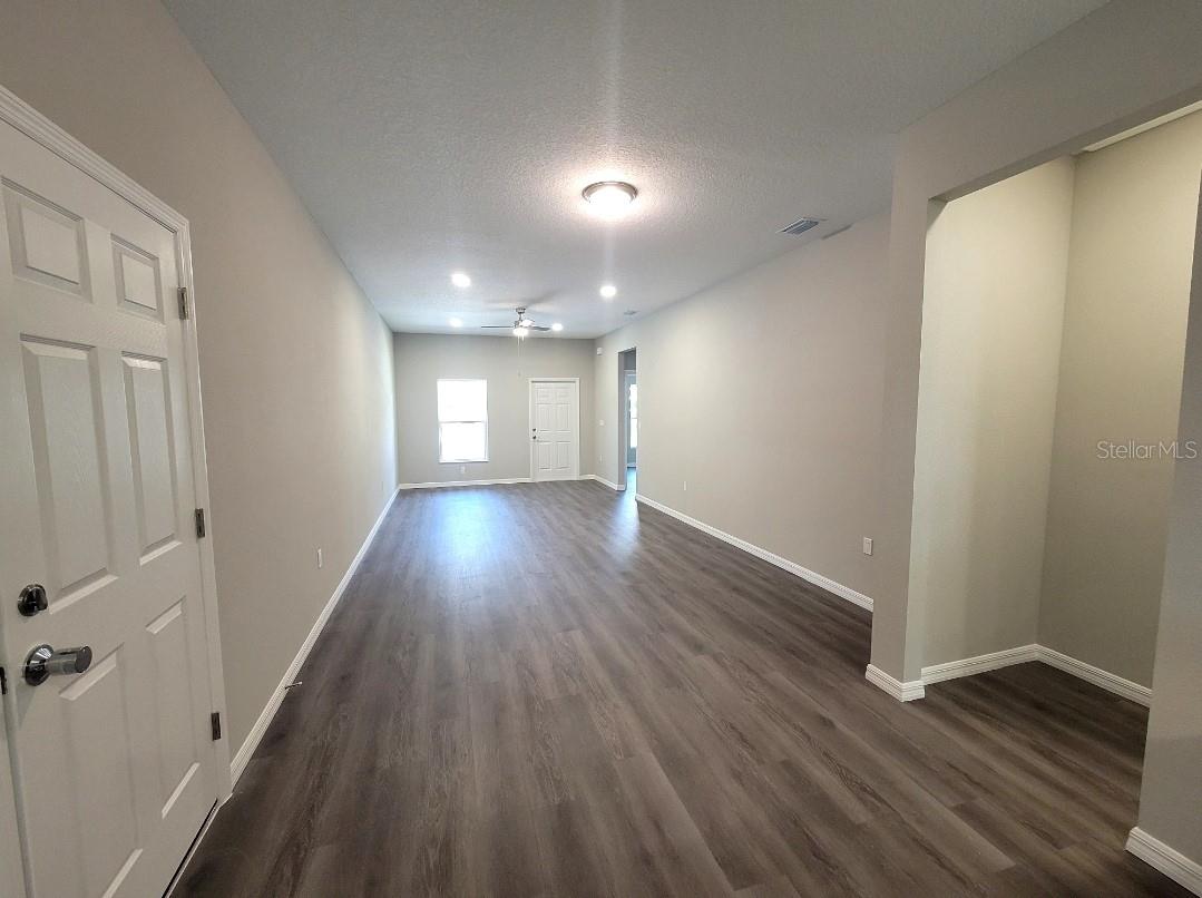 5025 Finders Ct Property Photo 2