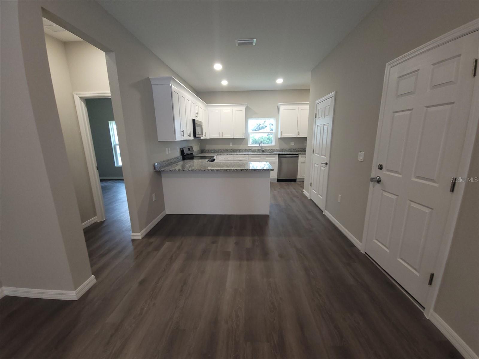 5025 Finders Ct Property Photo 3