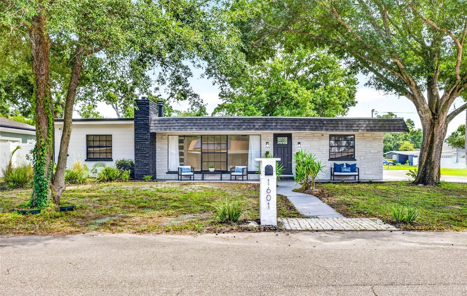 1601 E Paris St Property Photo