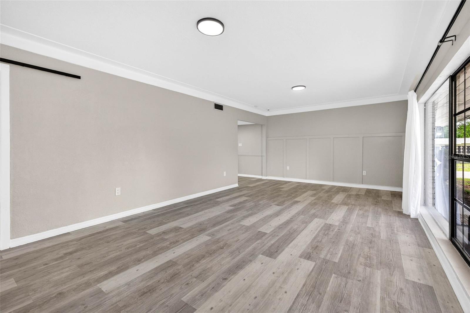 1601 E Paris St Property Photo 7