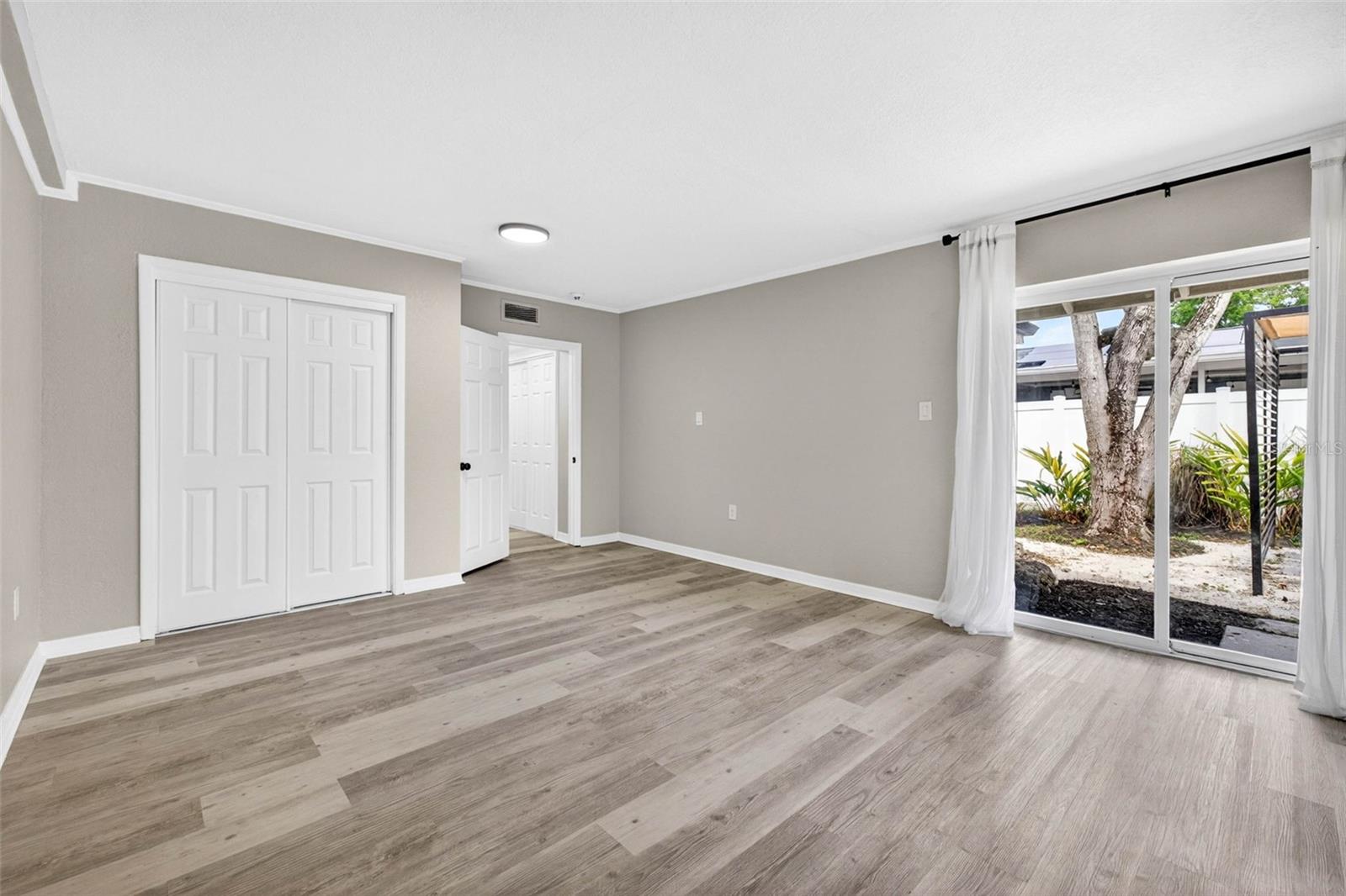 1601 E Paris St Property Photo 25
