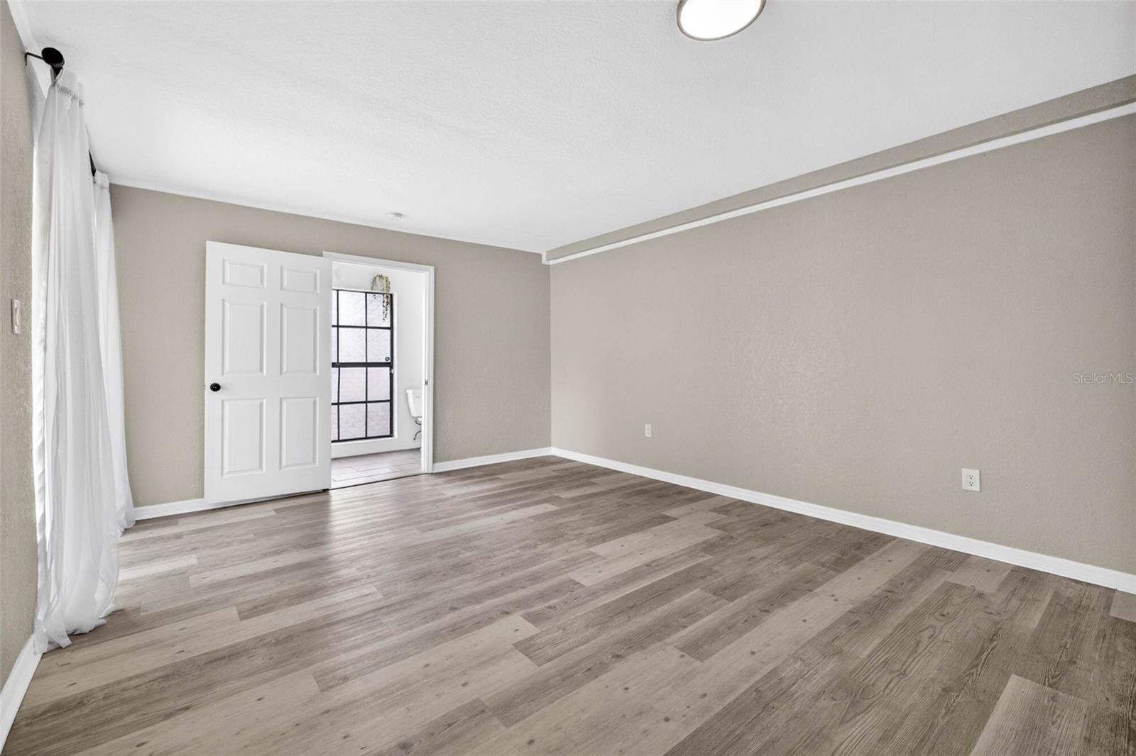 1601 E Paris St Property Photo 26