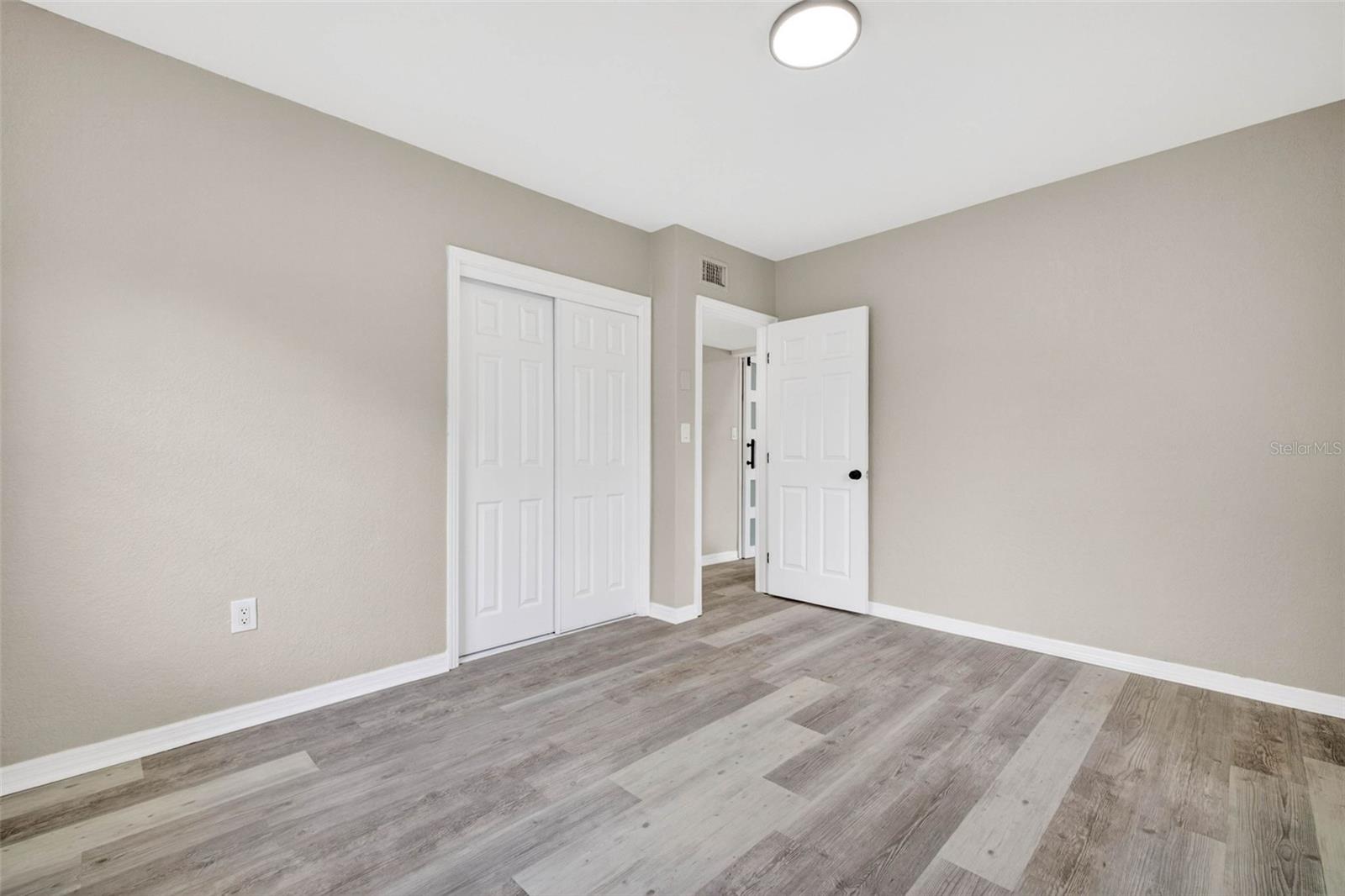 1601 E Paris St Property Photo 33