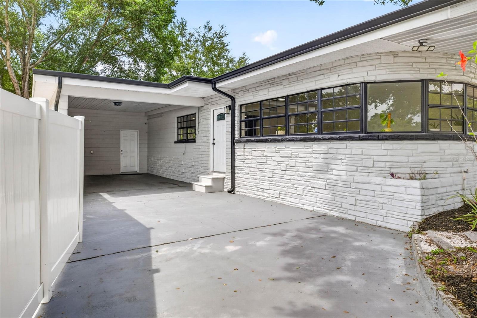 1601 E Paris St Property Photo 39