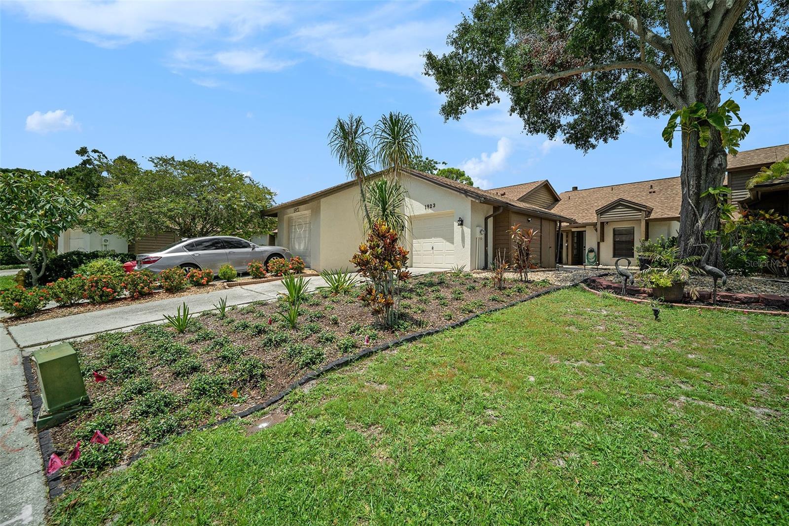 1923 Bayshore Ct Property Photo 4