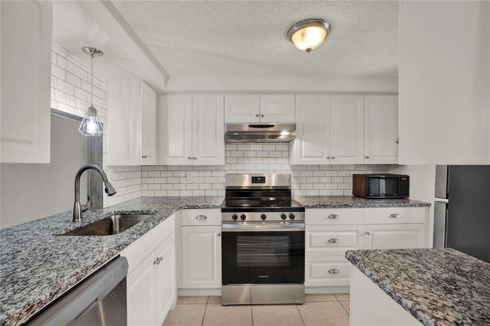 4115 Hampton Dr #n/a Property Photo 2