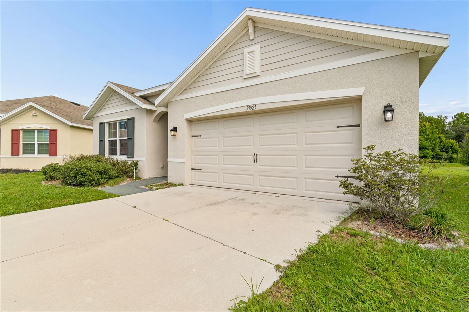 35525 Stella Vast Dr Property Photo 3