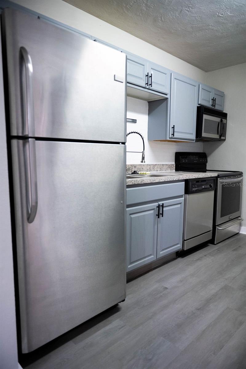 5480 70th Ln N Property Photo 3