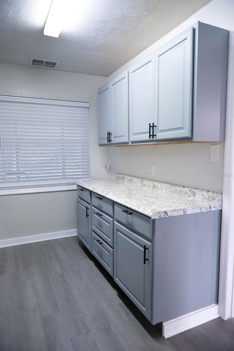 5480 70th Ln N Property Photo 4