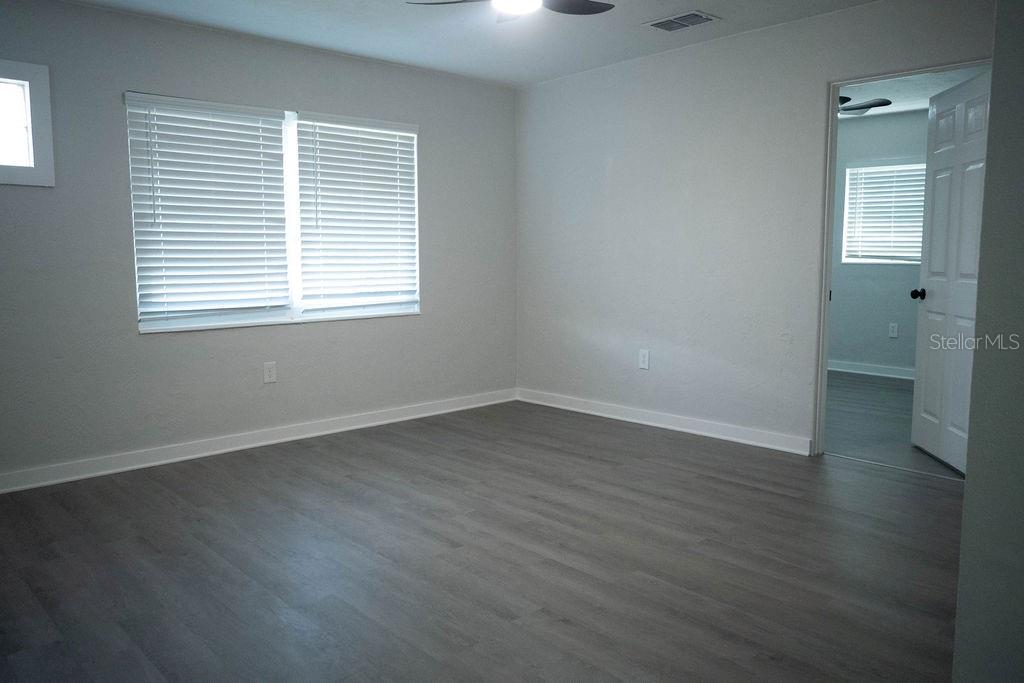 5480 70th Ln N Property Photo 6