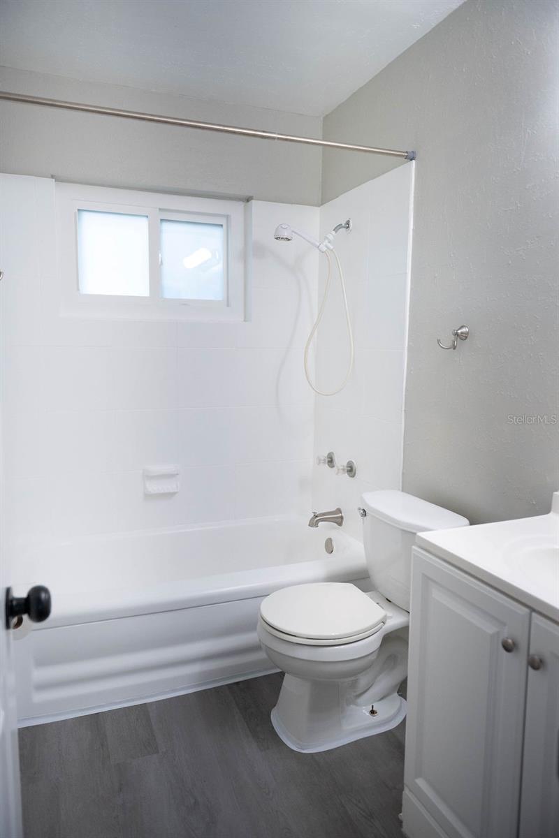 5480 70th Ln N Property Photo 9