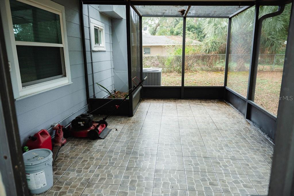 5480 70th Ln N Property Photo 13