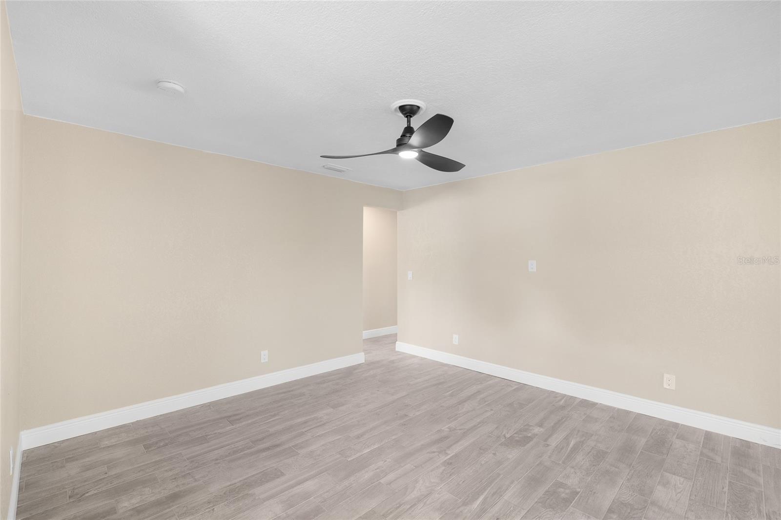 5901 Denver St Ne Property Photo 15