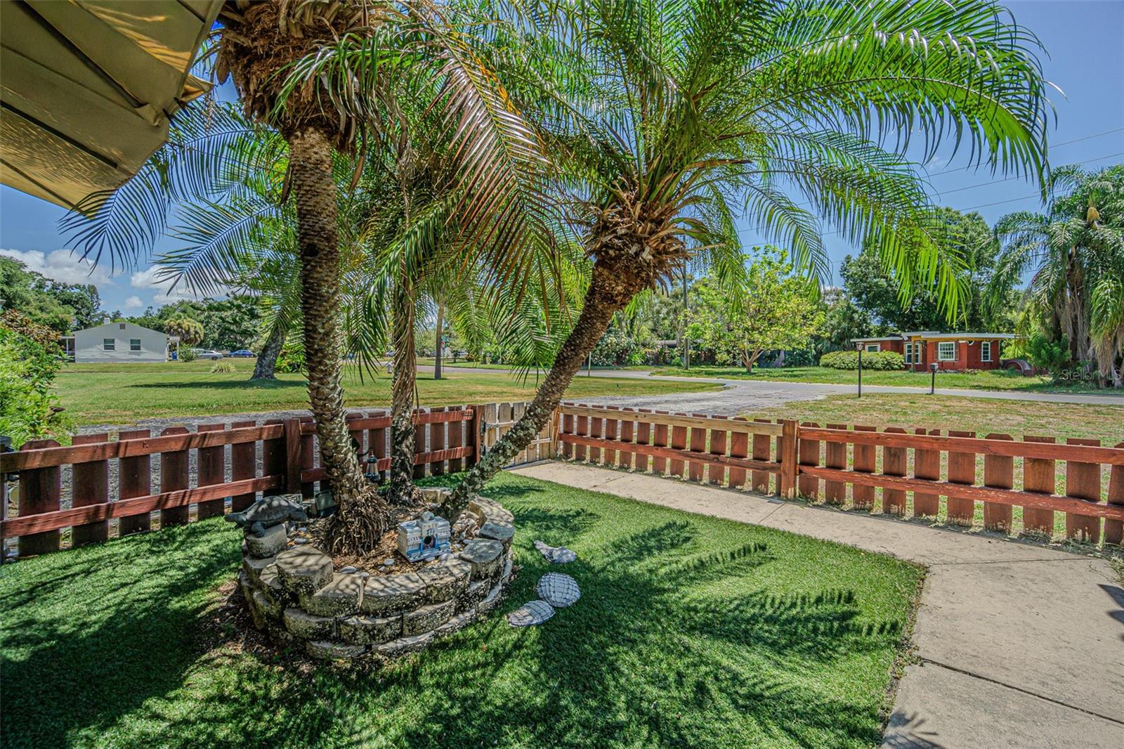721 Oleander Way S Property Photo 2