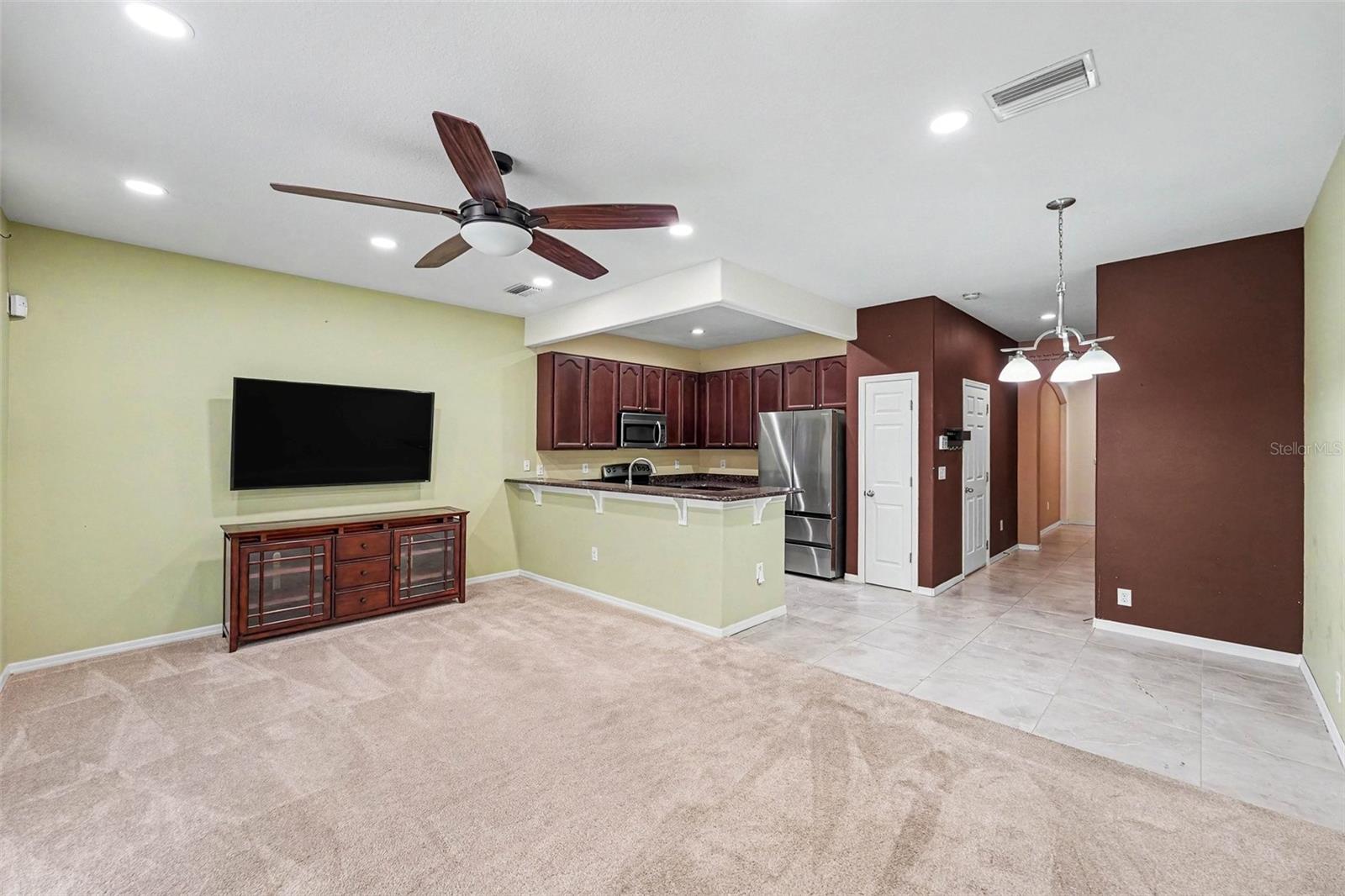 6938 46th Way N Property Photo 2