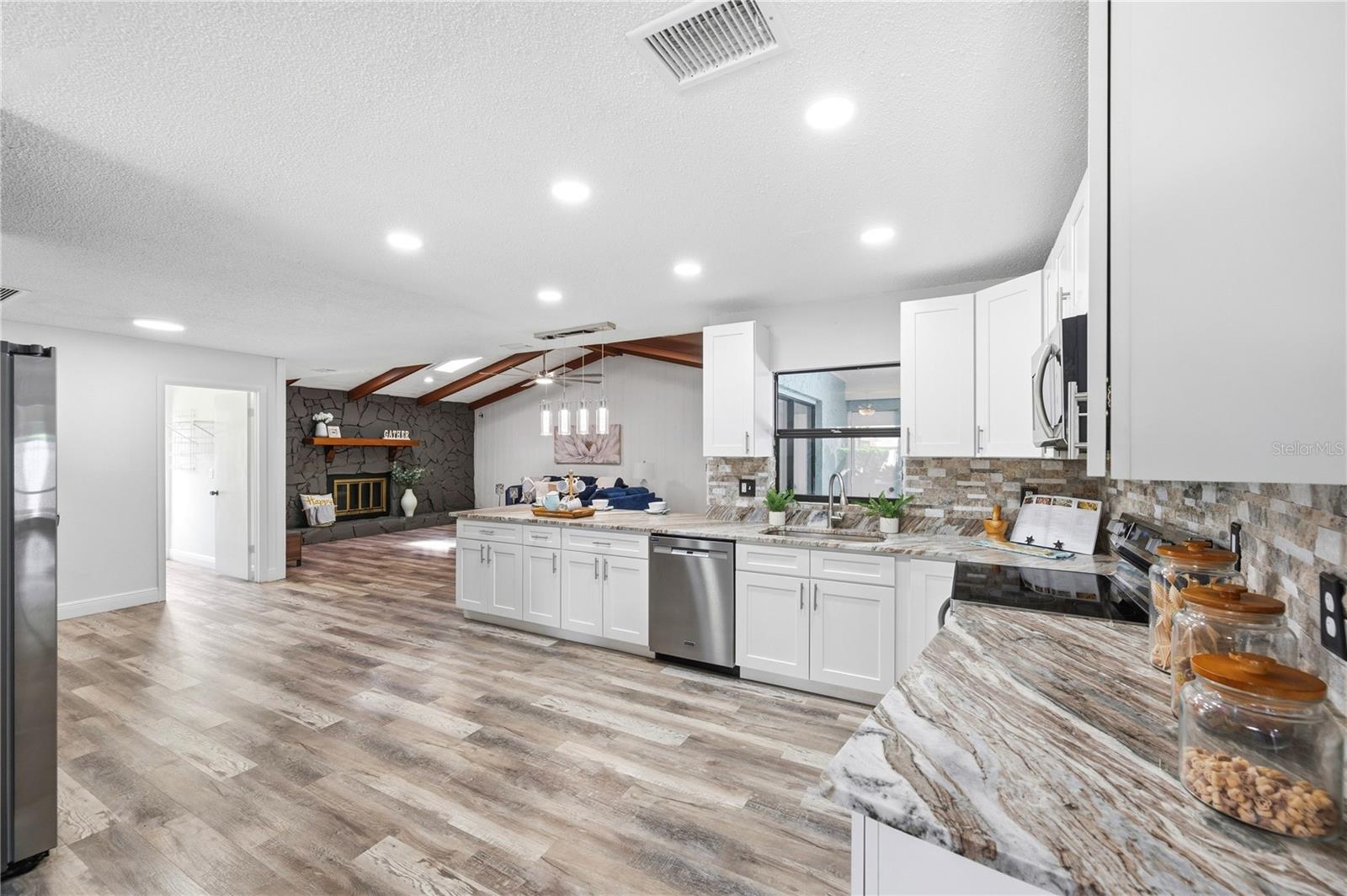 14207 Ashburn Pl Property Photo 13