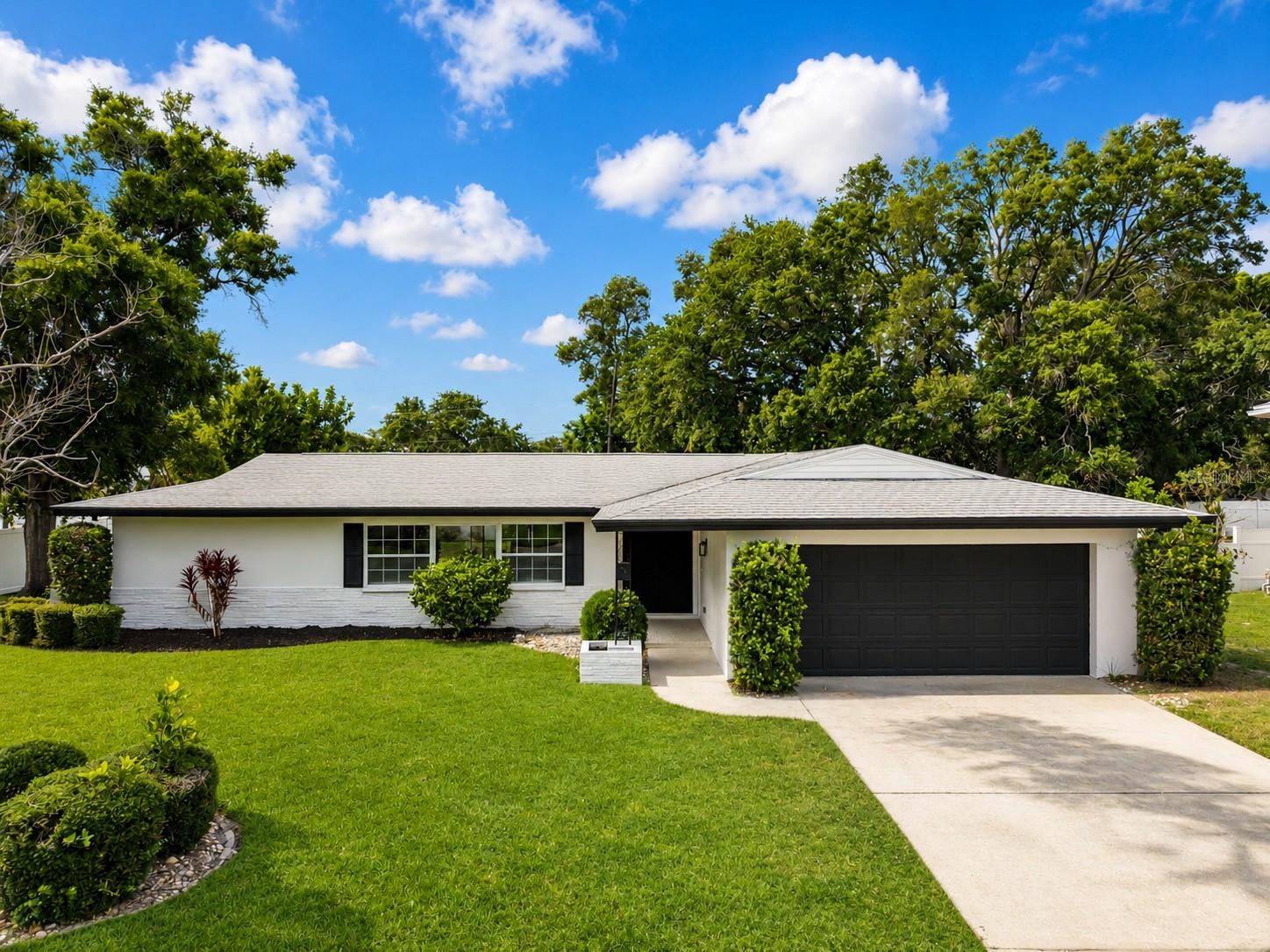 810 ALLAMANDA DR Property Photo 1