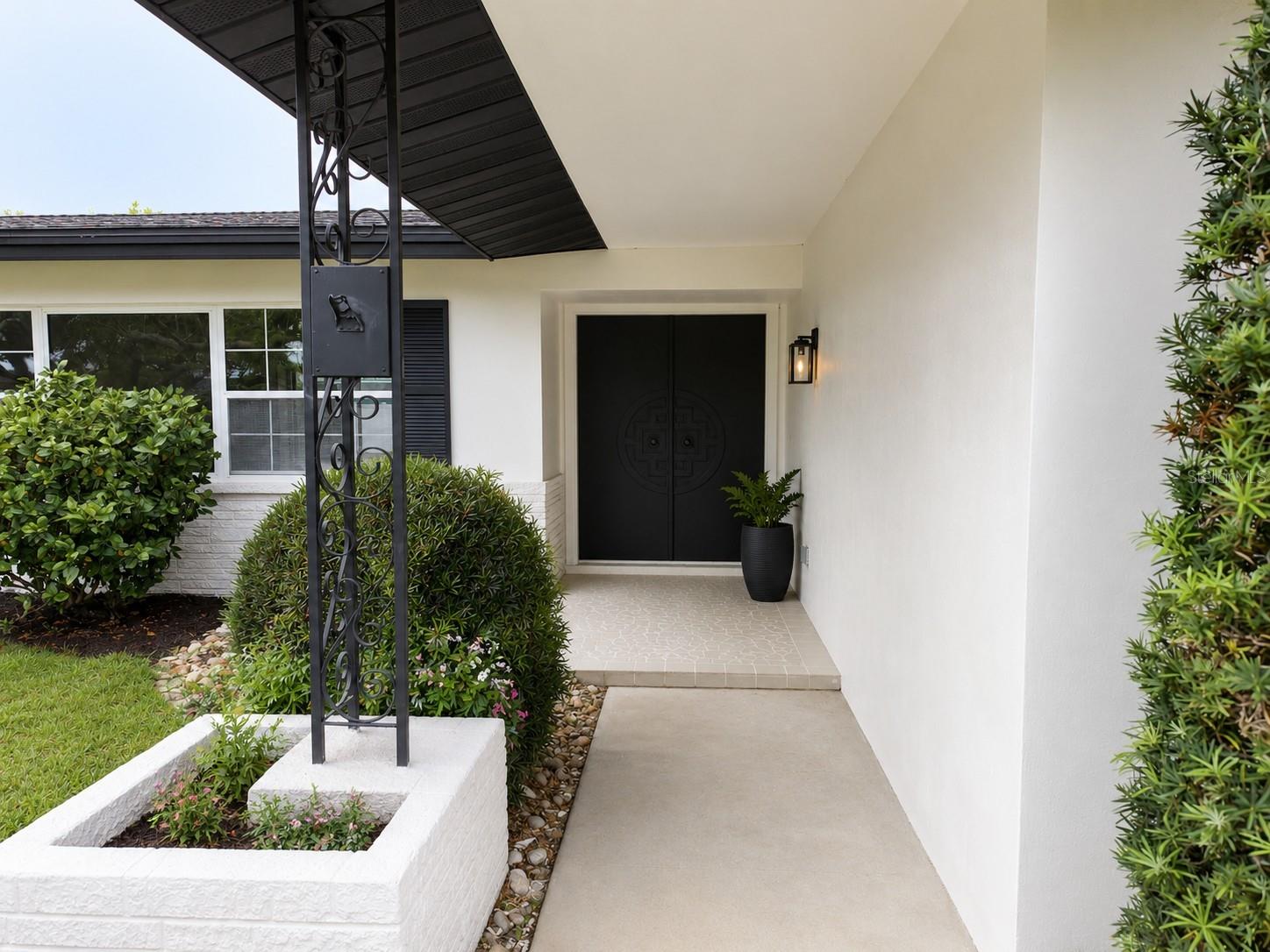 810 Allamanda Dr Property Photo 3