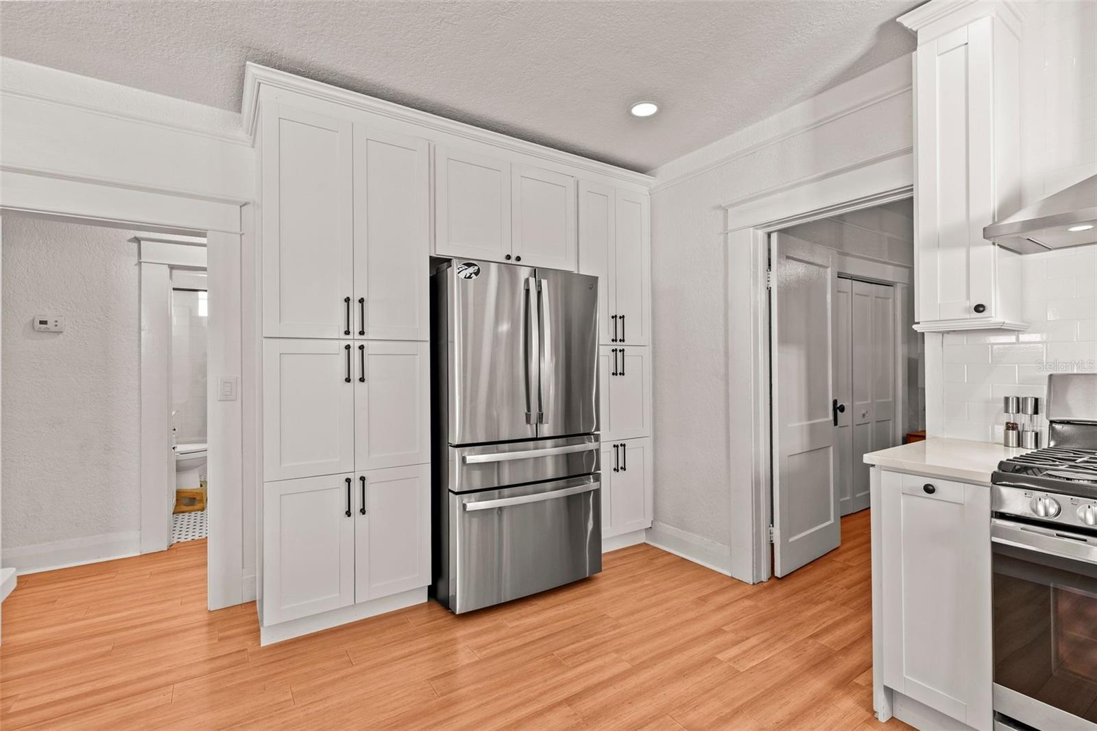 211 S Albany Ave Property Photo 15
