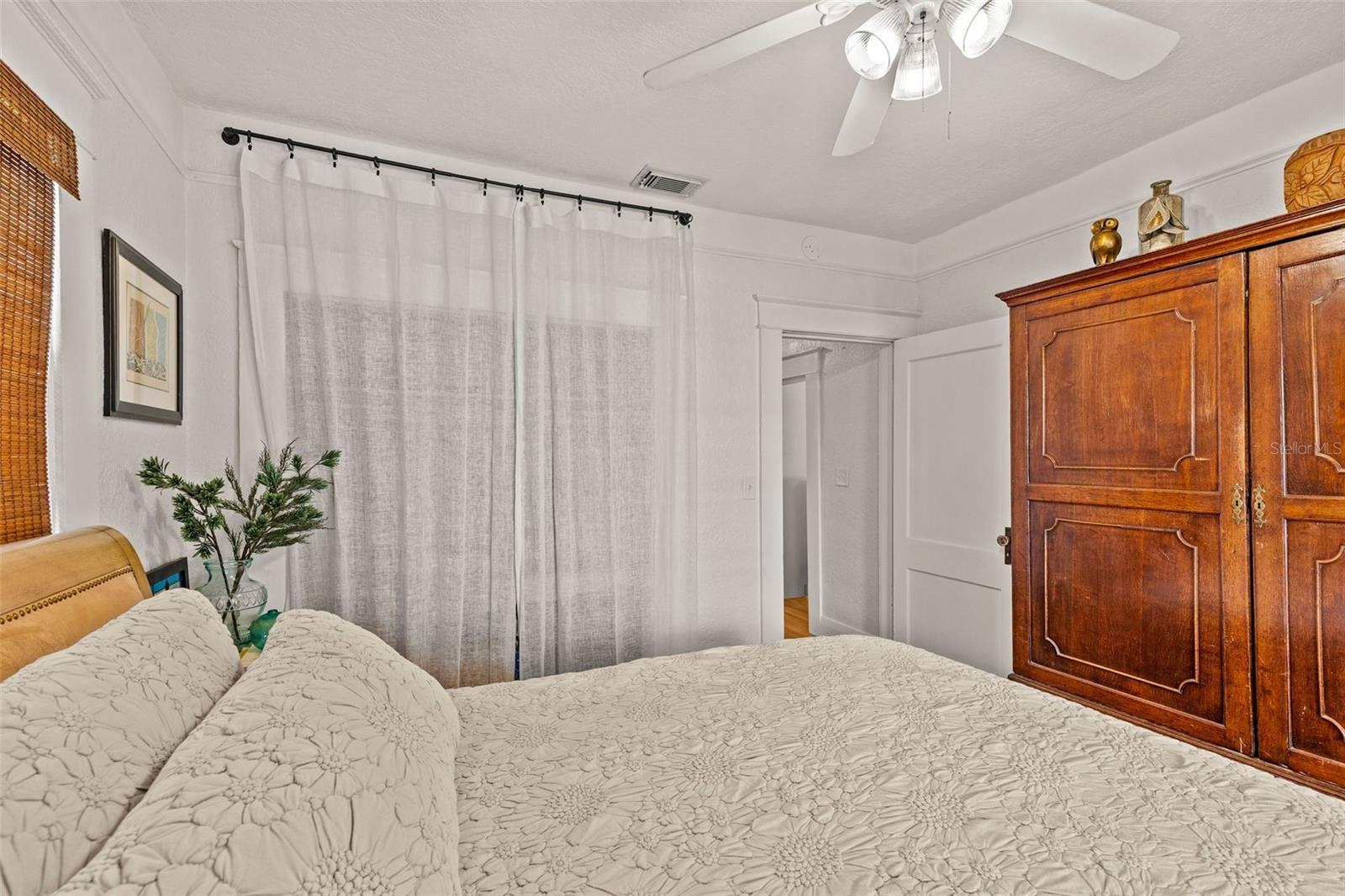 211 S Albany Ave Property Photo 27