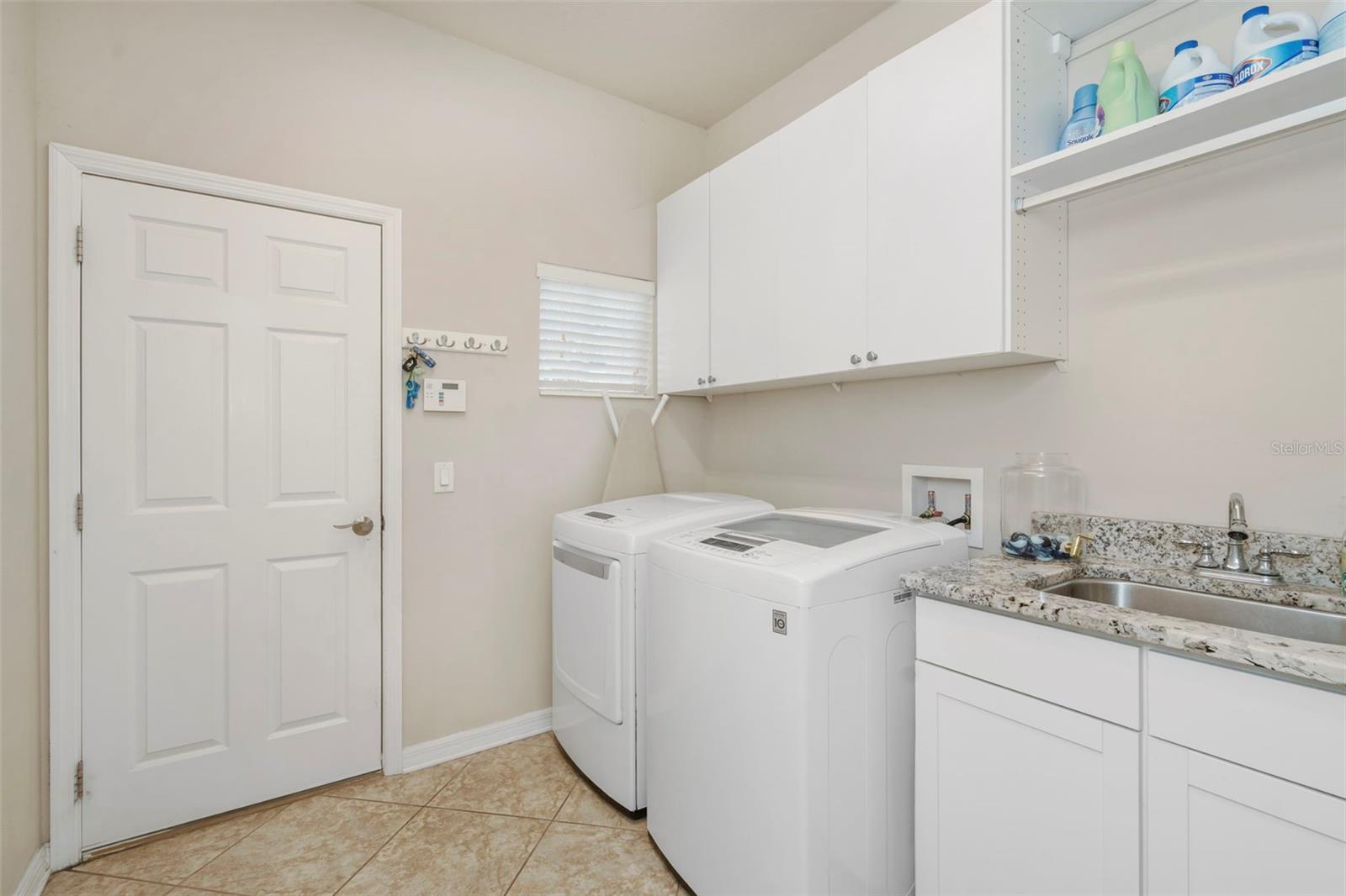 2307 Silver Trumpet Ct Property Photo 25