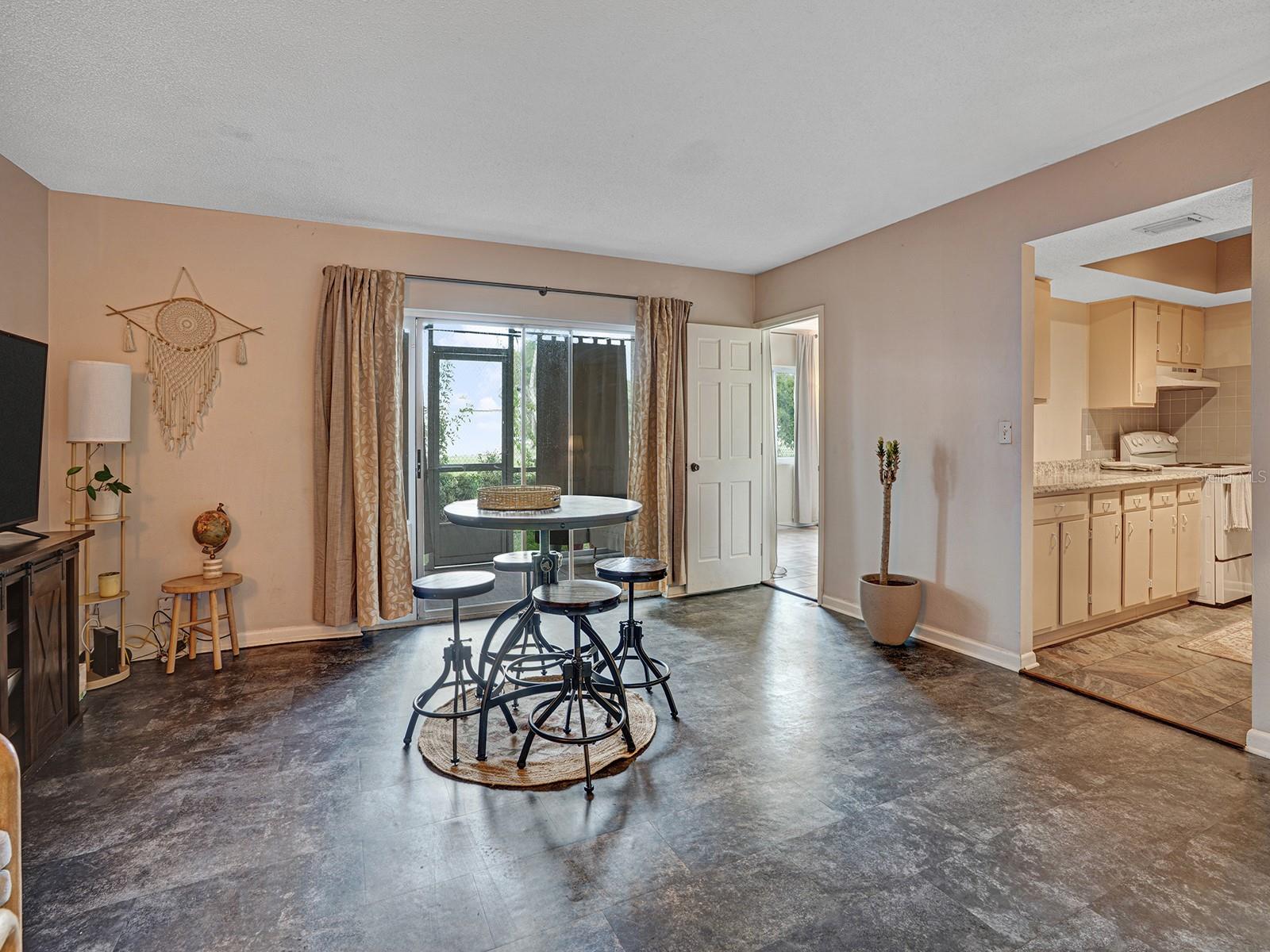 625 N Keene Rd #b Property Photo 3