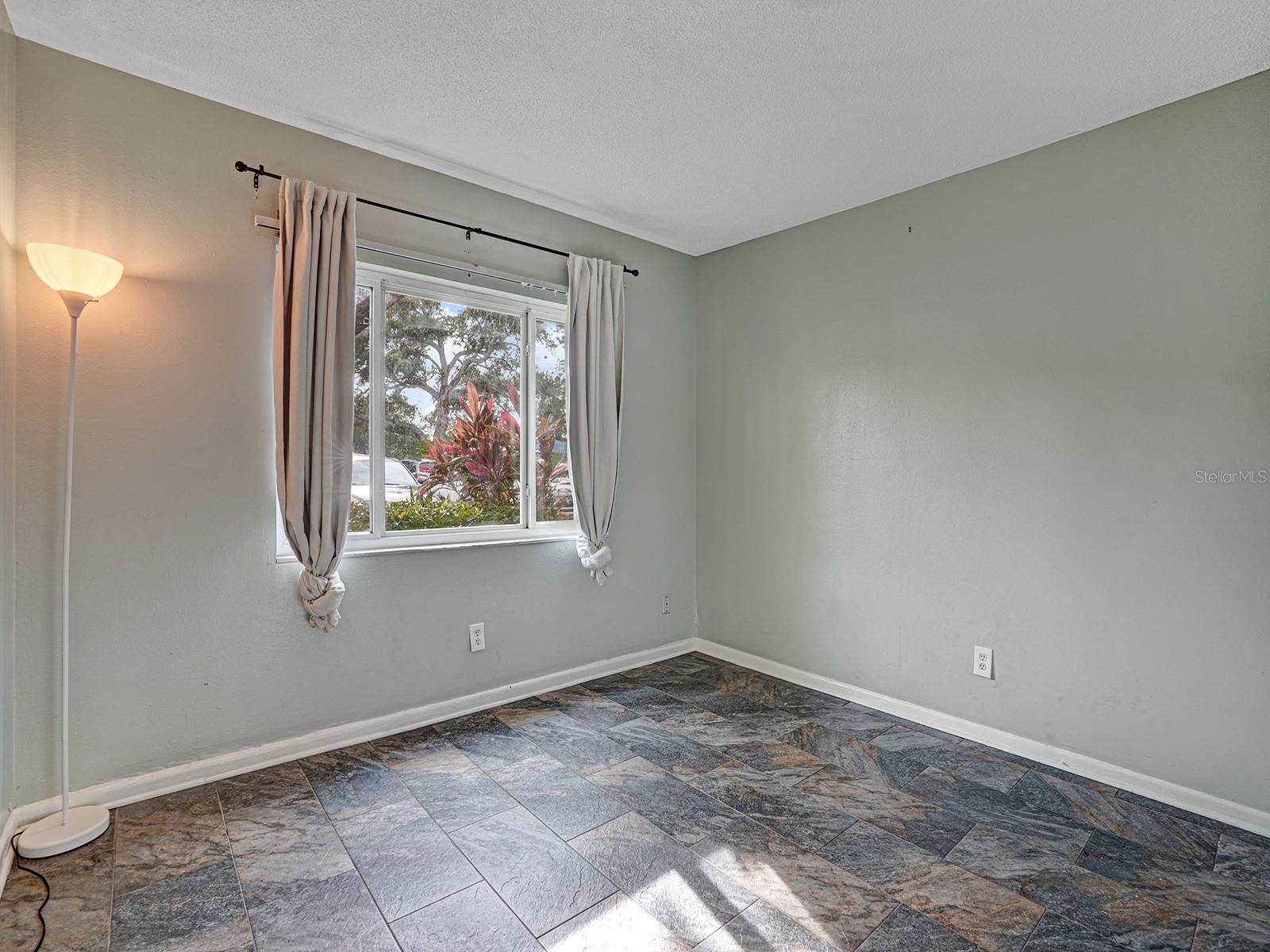 625 N Keene Rd #b Property Photo 15