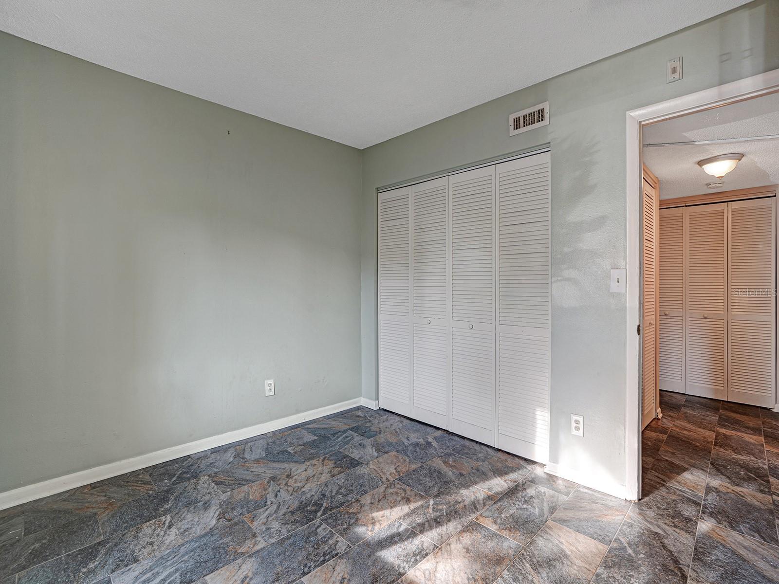 625 N Keene Rd #b Property Photo 16