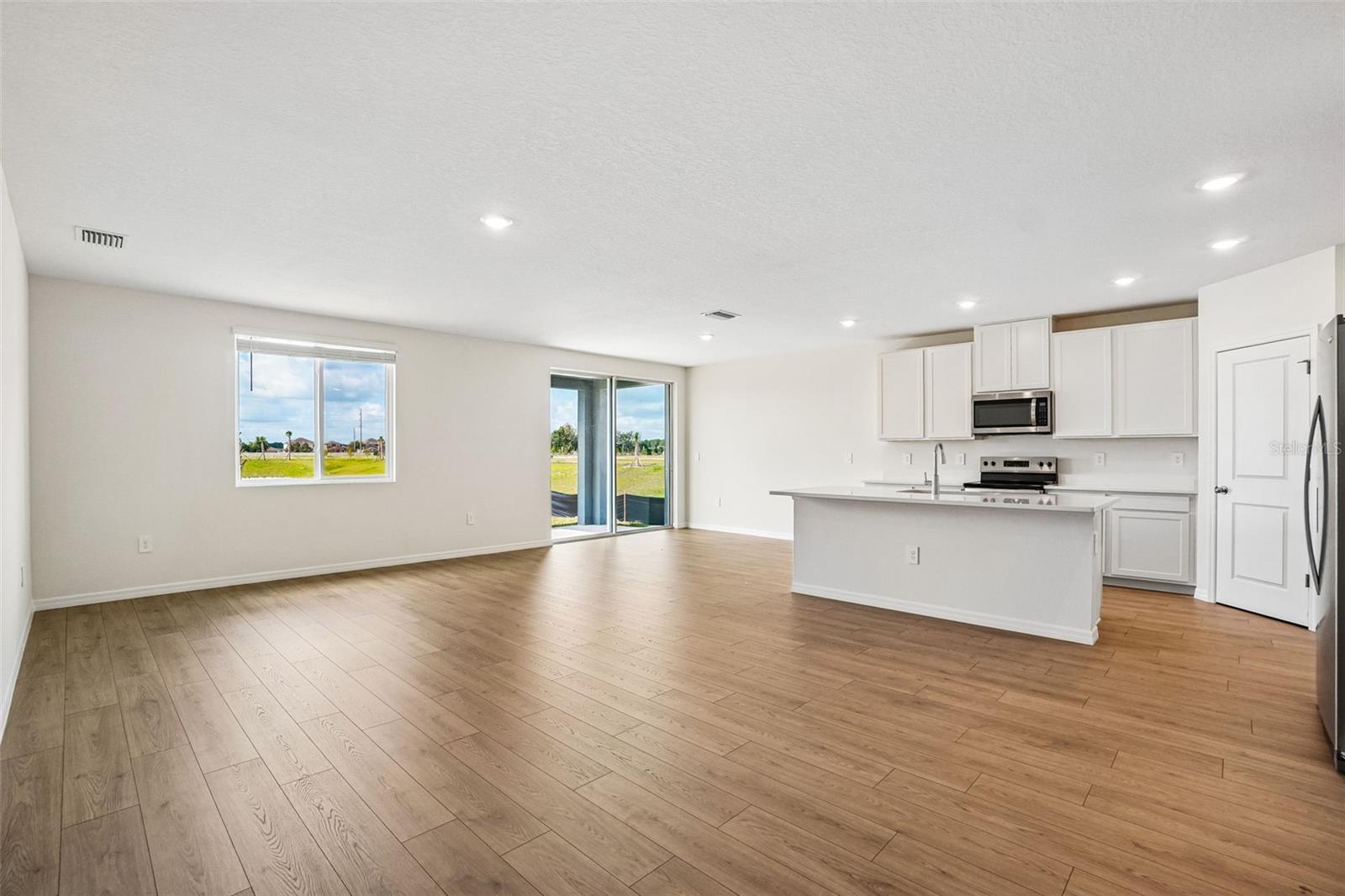 13684 Umber Forest St Property Photo 10