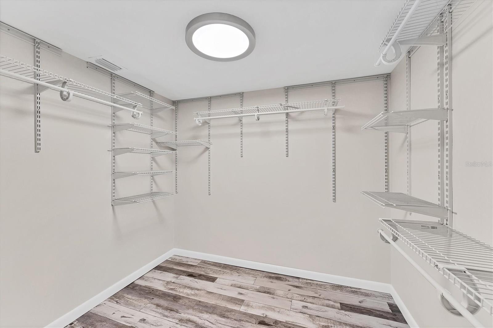 4530 Pinebrook Cir #208 Property Photo 23