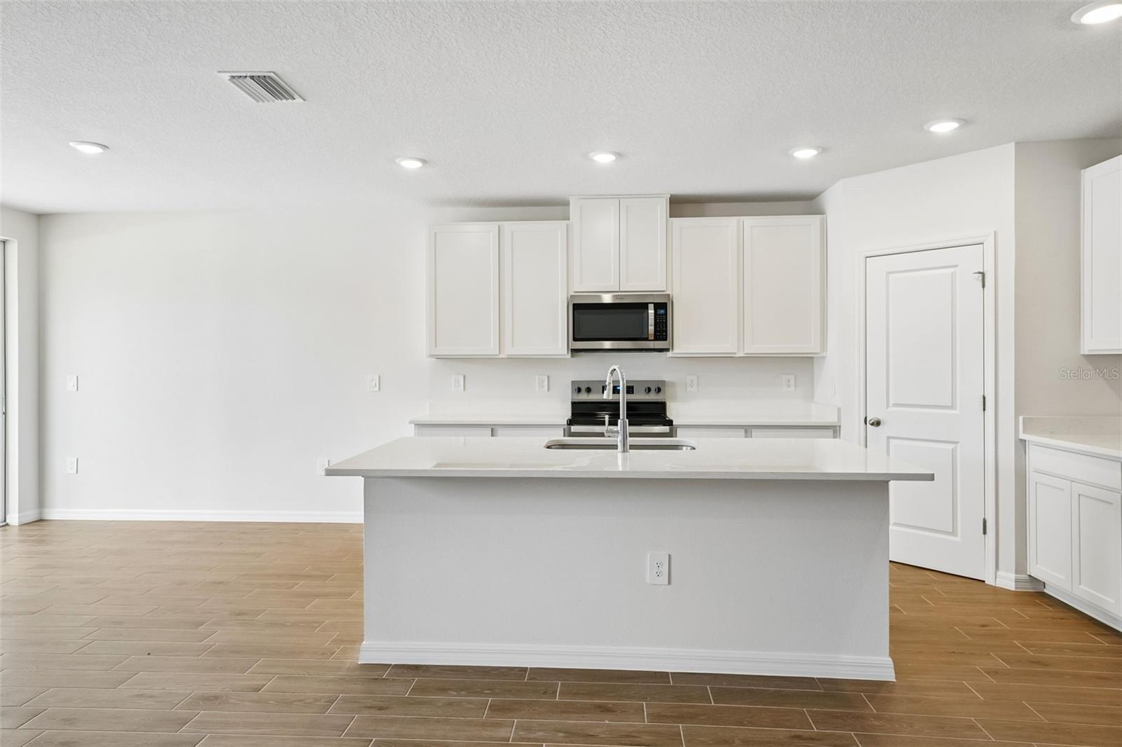 13755 Umber Forest St Property Photo 9