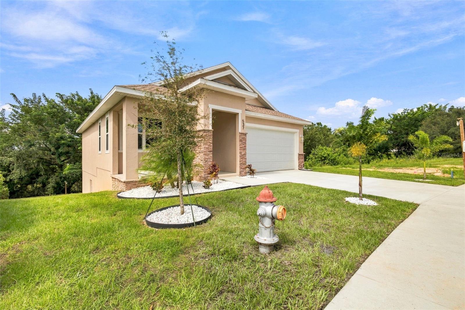 537 Pineloch Dr Property Photo 3