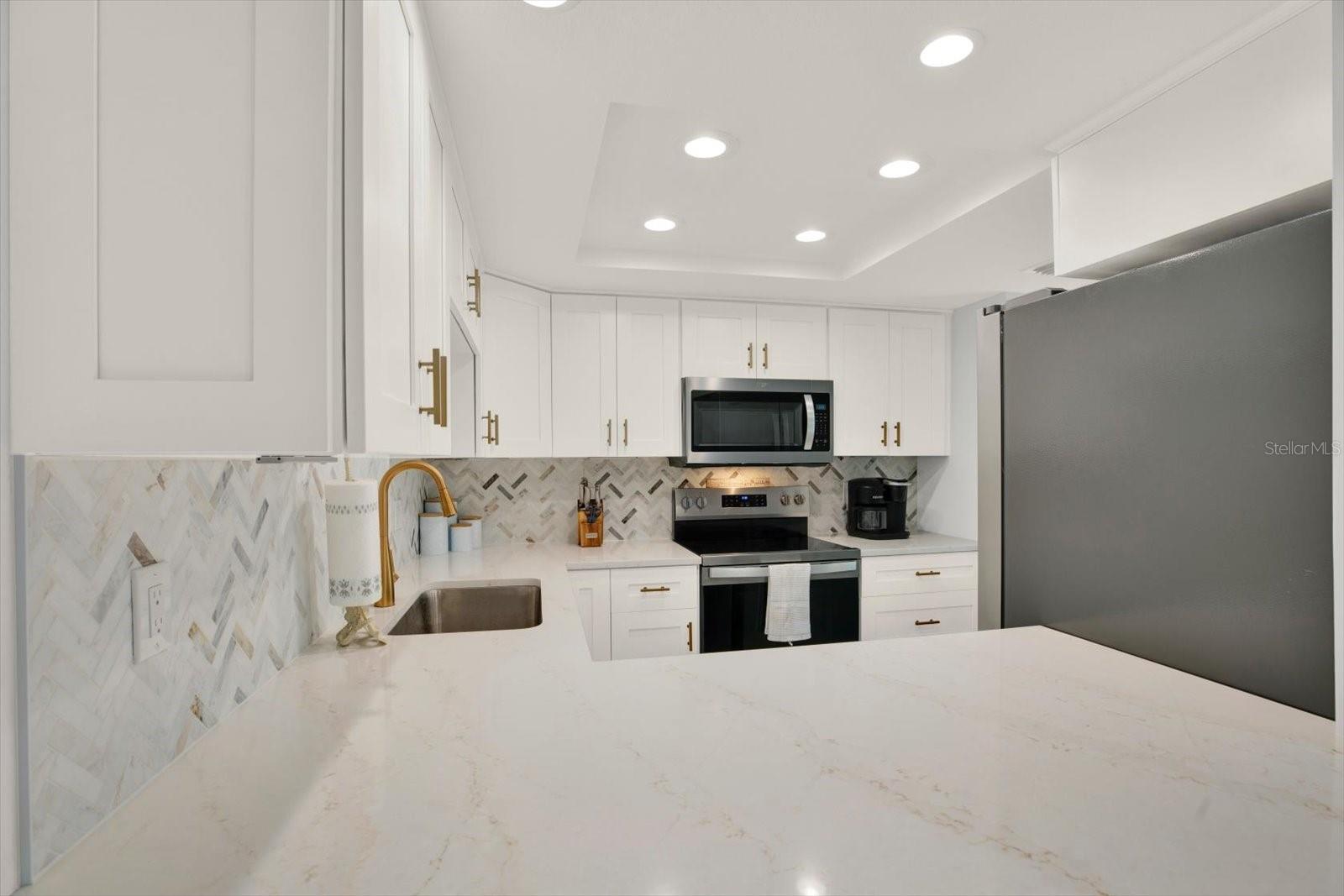 7530 Sunshine Skyway Ln S #p7 Property Photo 8