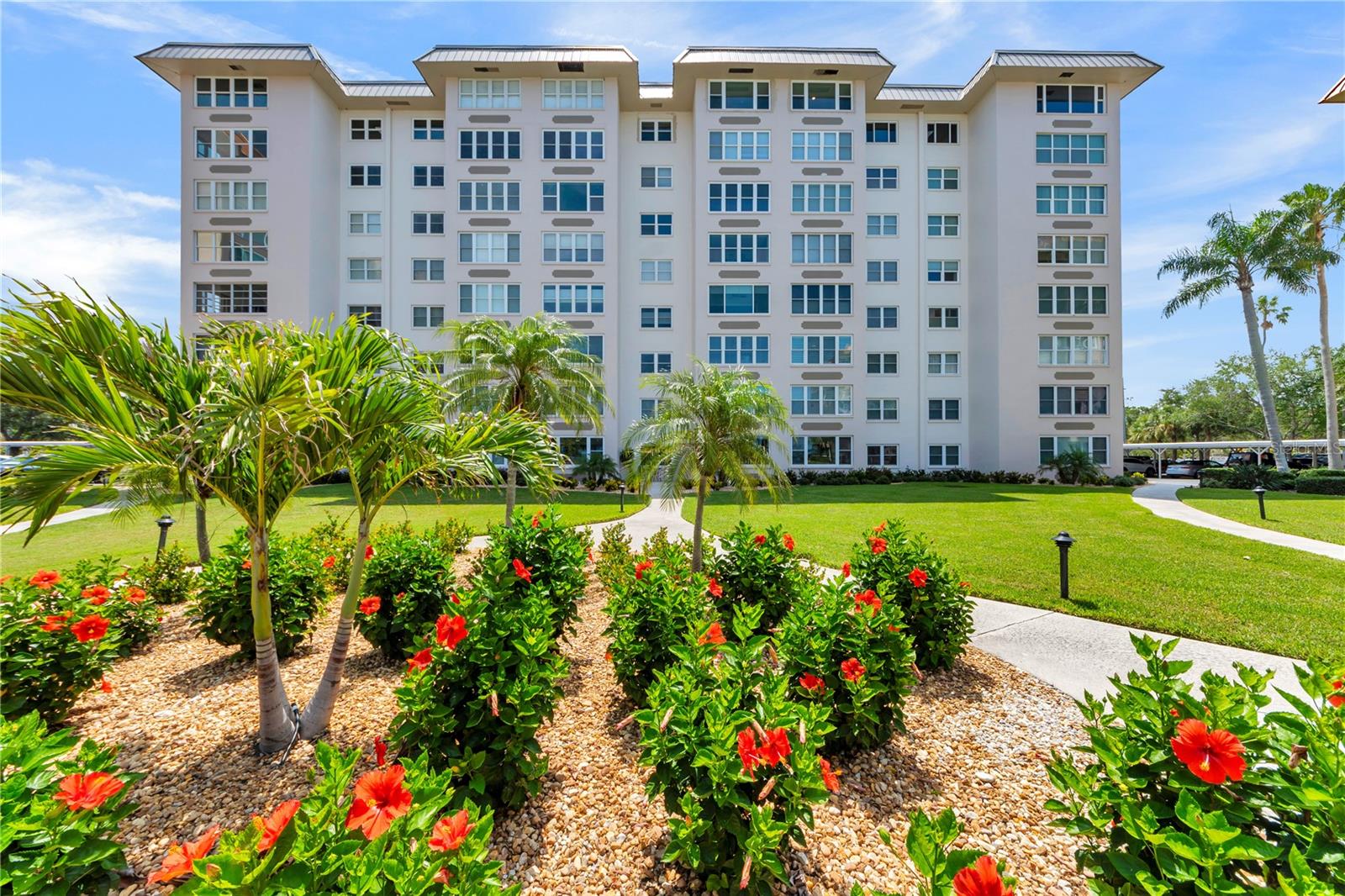 622 EDGEWATER DR #823