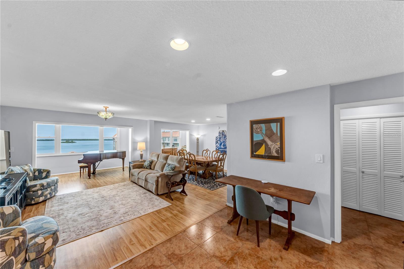 622 Edgewater Dr #823 Property Photo 13