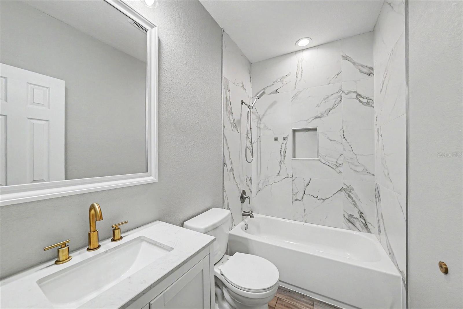 2619 W St Conrad Property Photo 5